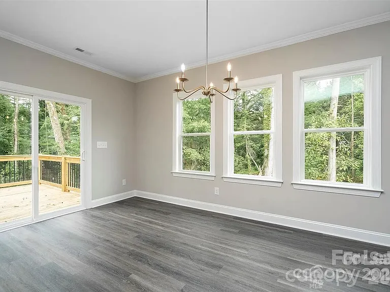 1721 Balfour Ln — Photo 4