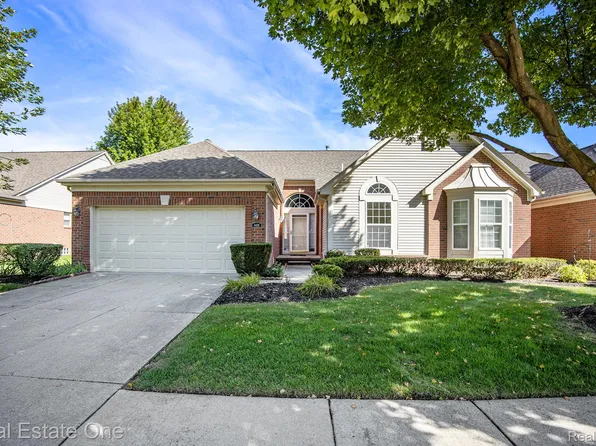 4439 Honeysuckle Dr, Sterling Heights, MI 48314