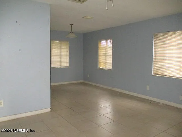 2 bed, 1.0 bath, 894 sqft, $1,050 — Photo 2