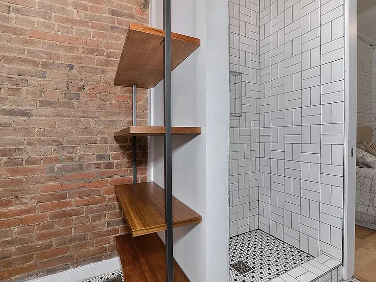 1715 Locust St #1 — Photo 12