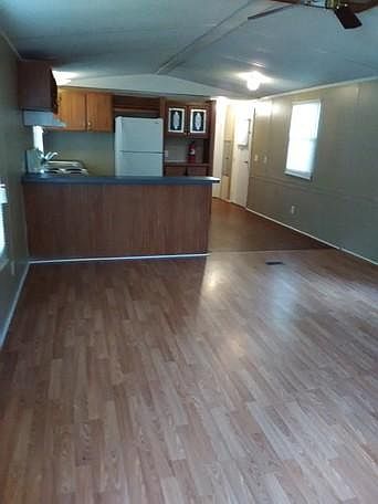 1st image of 205 Acorn Ln