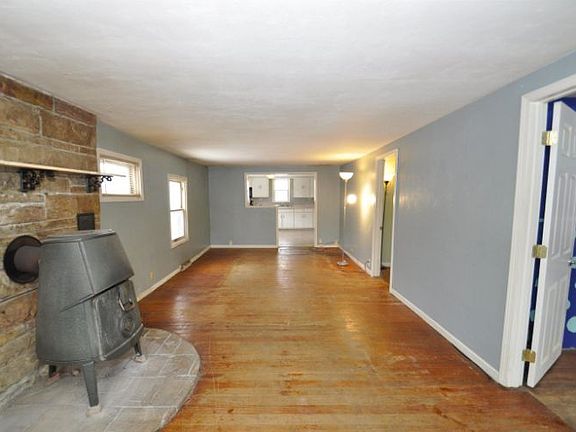 4th image of 52046 Forestbrook Ave