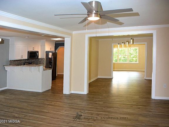3rd image of 2949 Southshore Dr