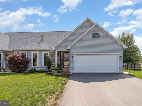 5076 Field View Dr, Mount Joy, PA 17552