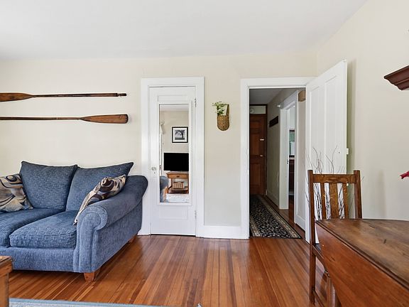 5th image of 152 Regent St APT 2