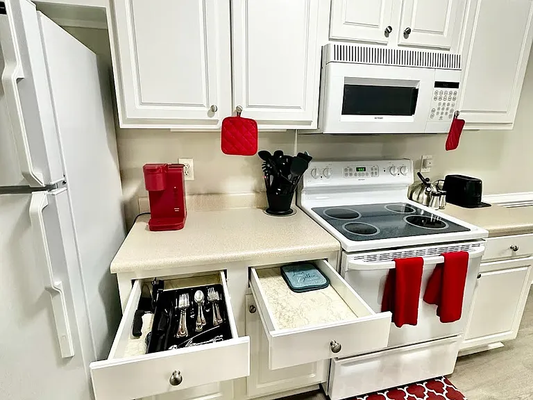 1710 Renwick Dr #204 — Photo 33