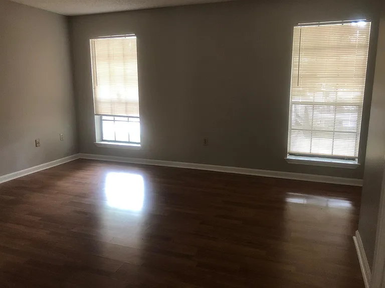 1118 Willow Creek Dr — Photo 8