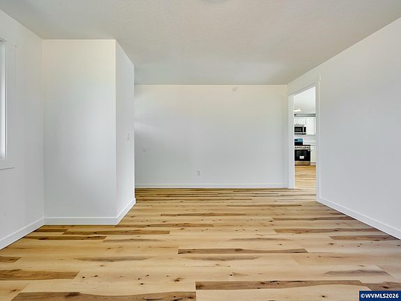 5th image of 1086 Wilson St