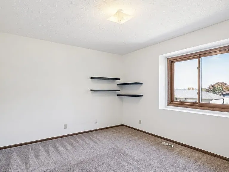 7820 S 70th St — Photo 13