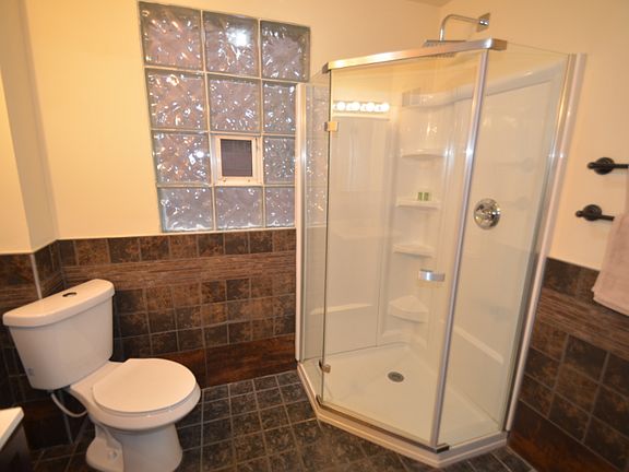 5th image of 2711 N Kenmore Ave APT 2
