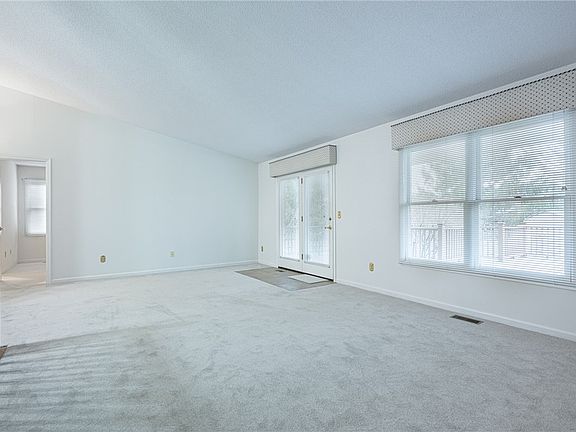 5th image of 4955 Rosedale Rd