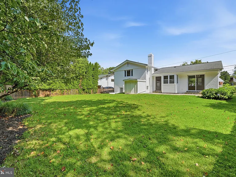 9831 Singleton Dr — Photo 34