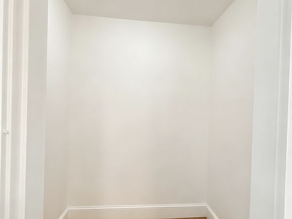 4th image of 135 Safford St #1