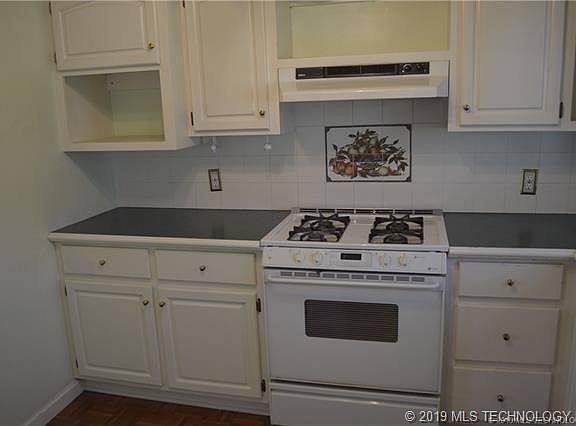 5th image of 1142 S Urbana Ave