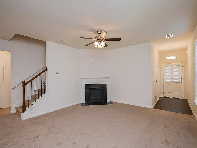 313 Emporia Loop — Photo 4