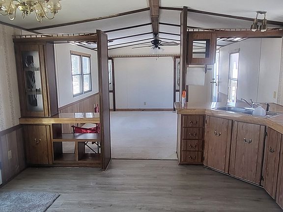 3rd image of 53 Hobart Cir