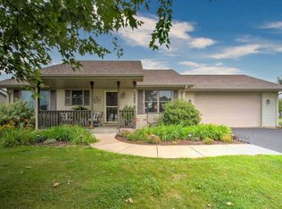 996 Hilden Dr, Ellsworth, WI 54011