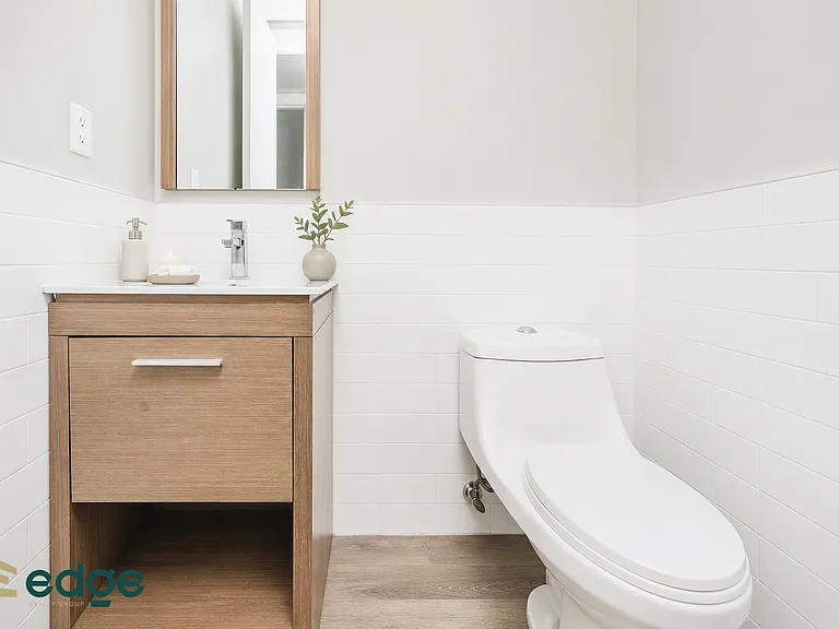 565 Evergreen Ave #2B — Photo 8