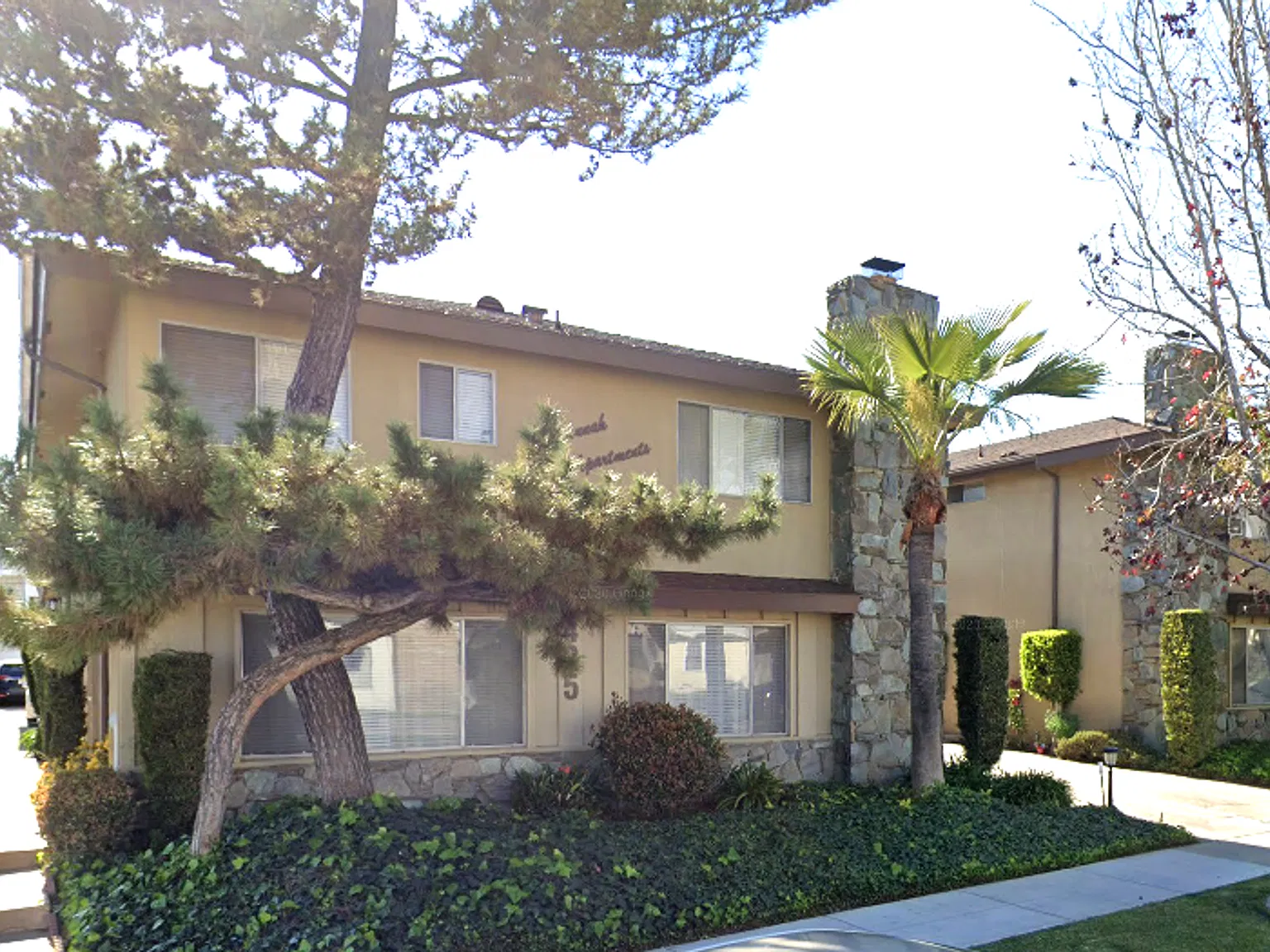 2 Bed 1 Bath In Alhambra — Photo 1