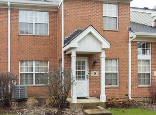 5 Donald Ct, Elmhurst, IL 60126