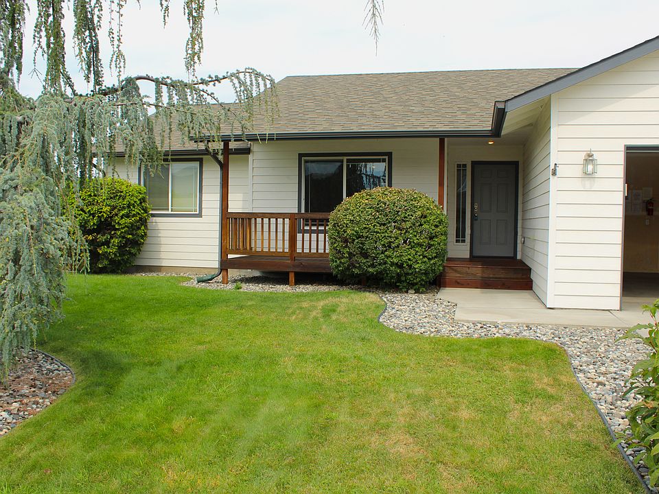 1st image of 1899 3rd St SE