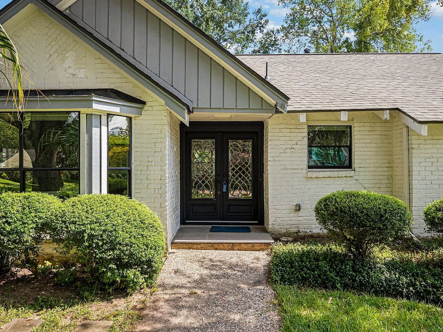 4 bed, 2.5 bath, 2279 sqft, $3,100 — Photo 3
