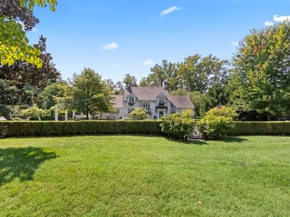 120 Country Club Dr, Ashland, KY 41101