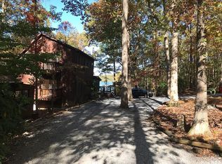 711 Lakeside Dr, Harpers Ferry, WV 25425