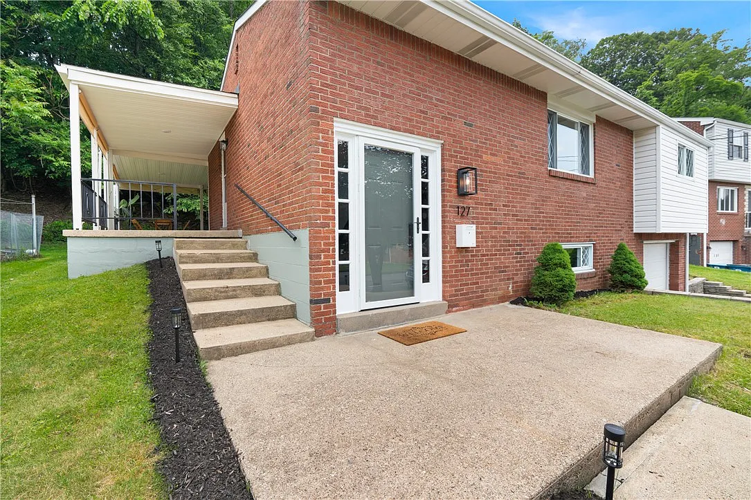 127 Greenview Dr photo 1