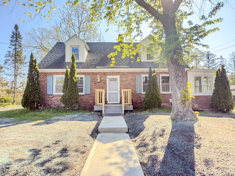 69 McArthur Rd — Photo 4