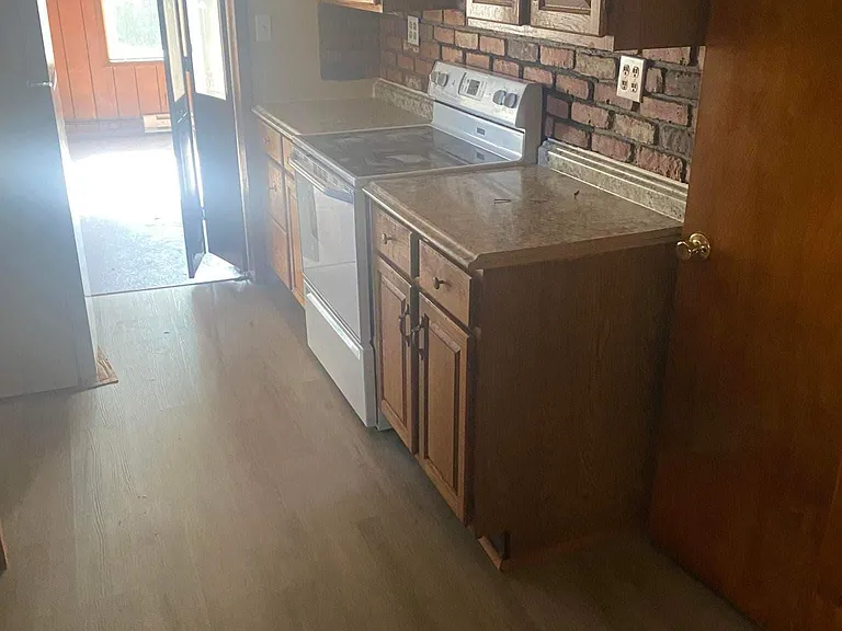 2713 Jackson St — Photo 2