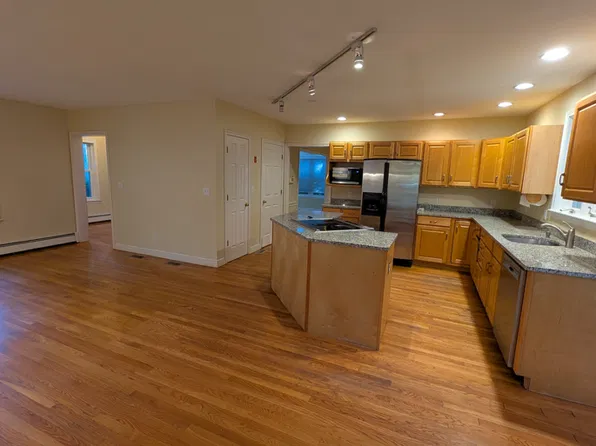 39 Prospect St, Wellesley, MA 02481