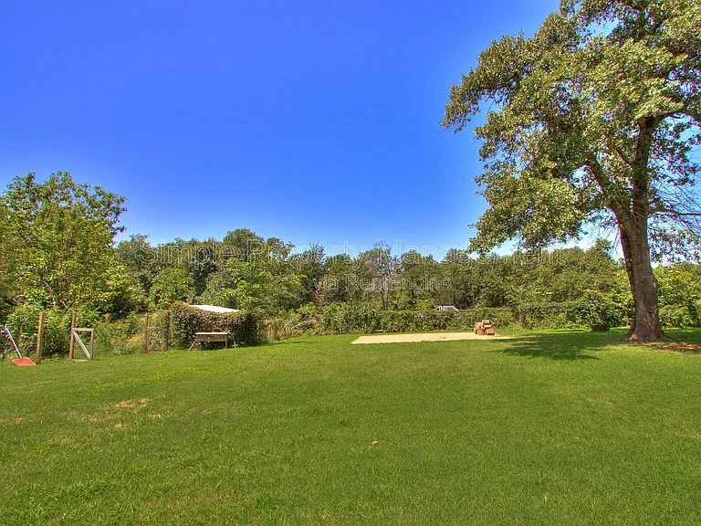 18916 Dave Dr — Photo 30