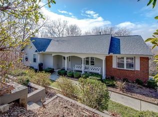 49 Hunters Ln, Hendersonville, NC 28791