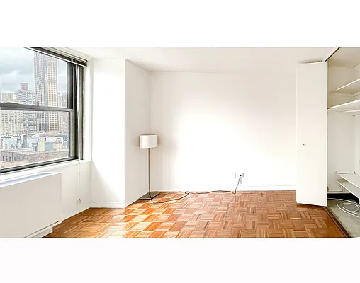 Rented by Warburg | media 16