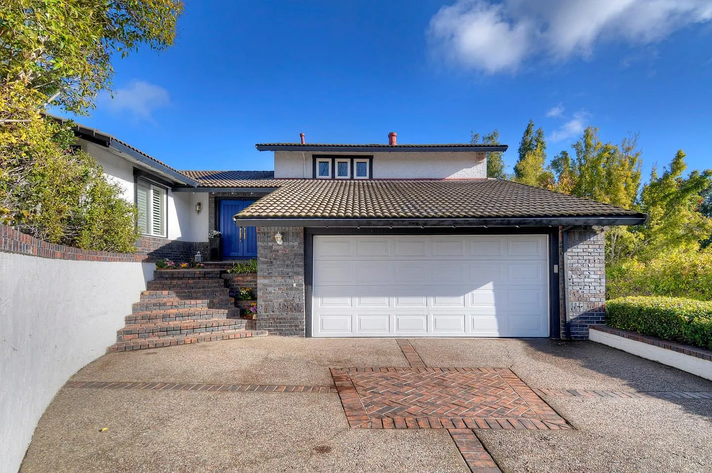 1093 Valley View Ct photo 1