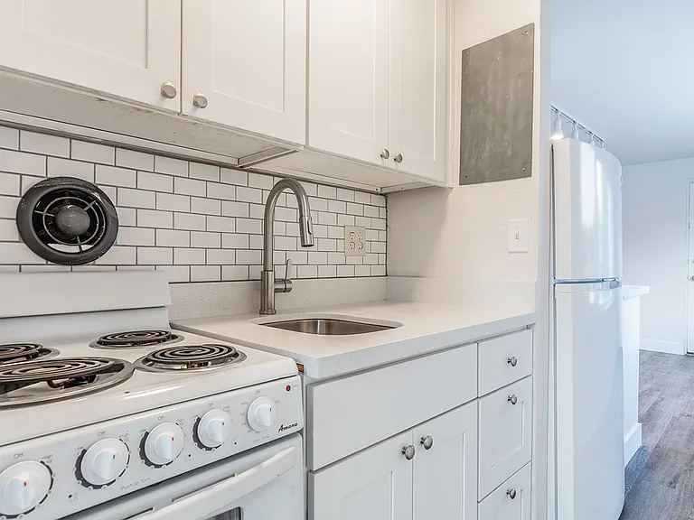 Westernaire Apartments — Photo 23