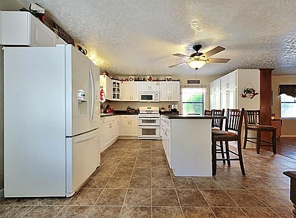 4th image of 1201 E Lake Dr