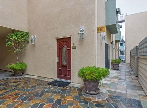 2nd image of 13360 Burbank Blvd APT 6