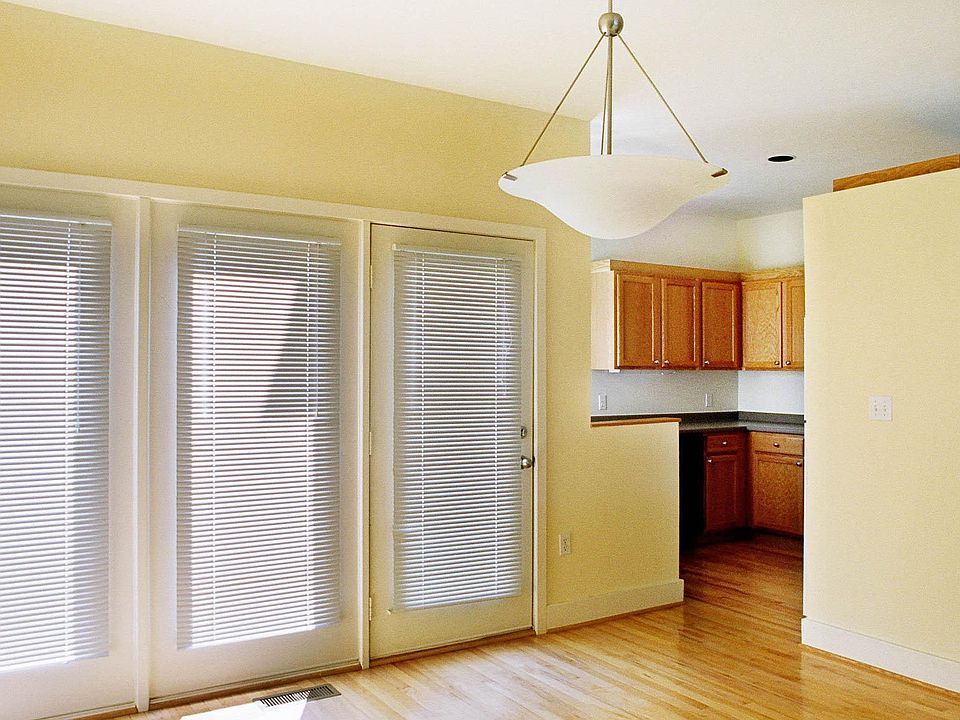 2nd image of 245 Carron St