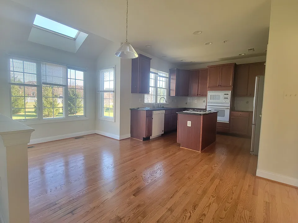 18403 Polynesian Ln