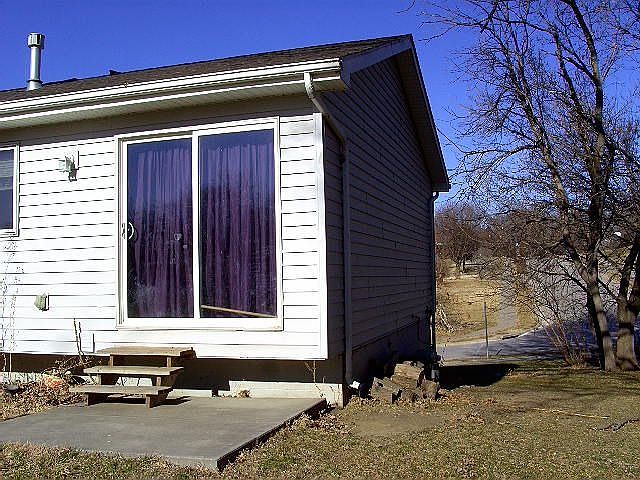 2nd image of 301 11th Ave