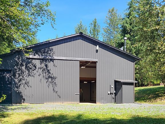 4,000 Square Foot Shop with 400 amp electrical panel>
