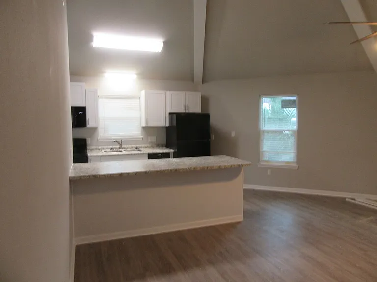1304B Grace Ave — Photo 12