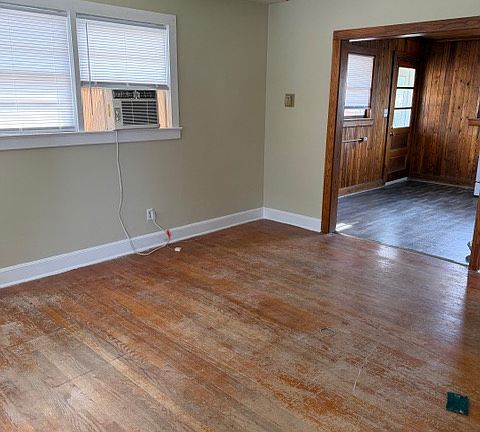2nd image of 840 Mill St