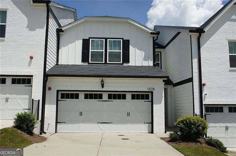3 bed, 2.5 bath, $3,000 — Photo 1