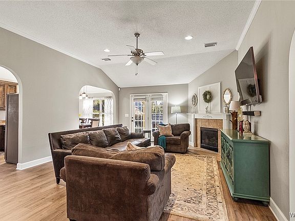 3rd image of 3111 Palmetto St