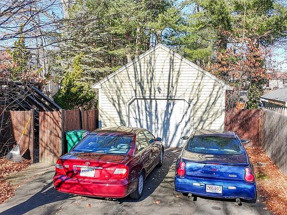 4th image of 82 Belair Ave