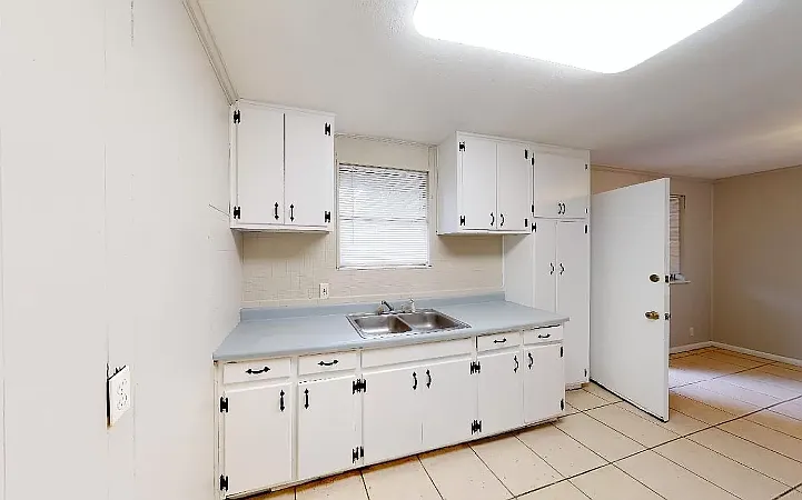 5687 Atlee Ave — Photo 3