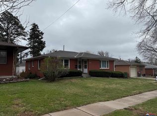 856 S 39th St, Lincoln, NE 68510